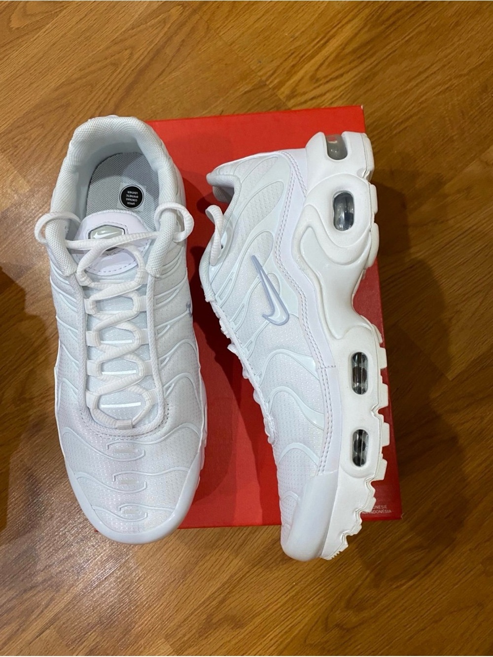 New boys girls Nike White Air Max Plus shoes Sz 5.5Y
